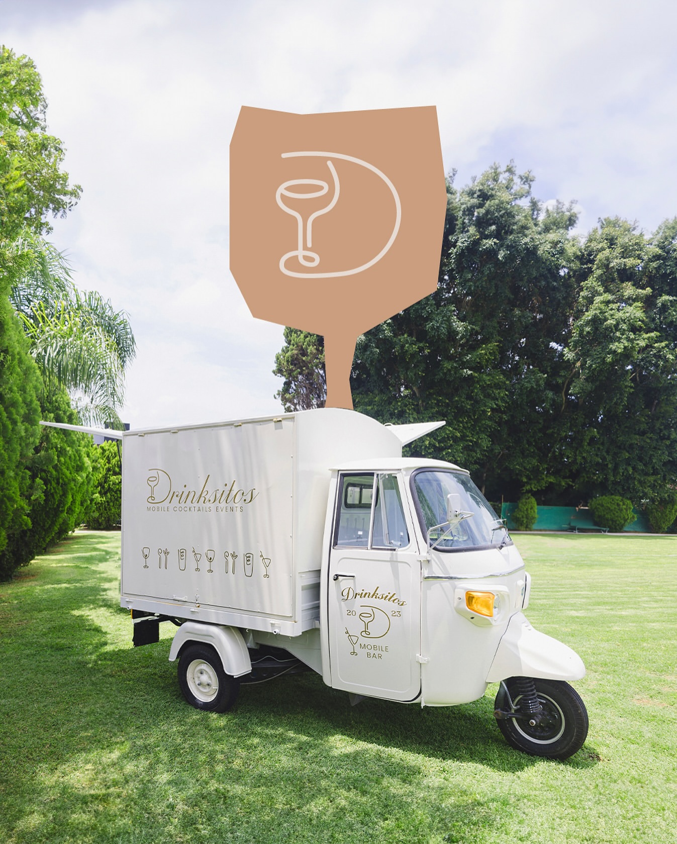 Carrito Piaggio Ape de Drinksitos, barra móvil de cócteles para eventos en Guadalajara y Zapopan